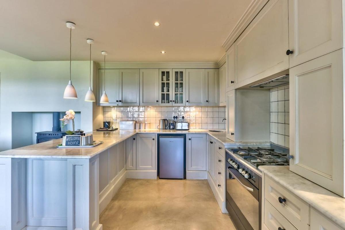 Lush Family In Prestigious Area Cape Town