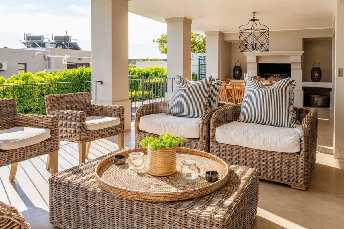Lush Family In Prestigious Area Villa *