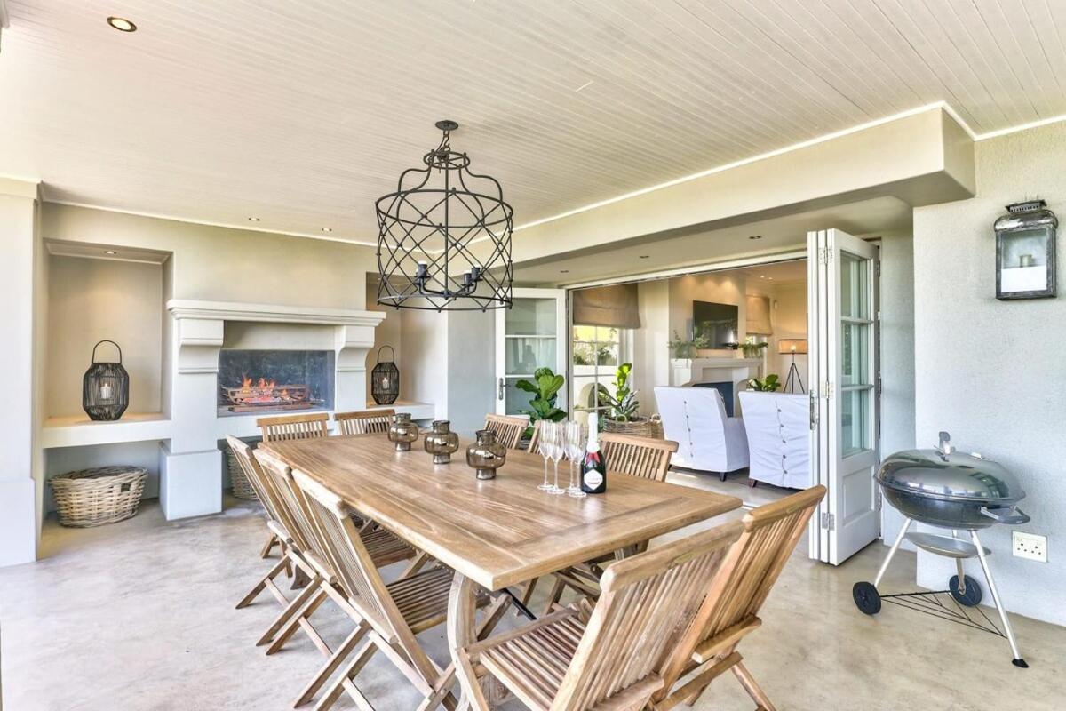 Lush Family In Prestigious Area Le Cap