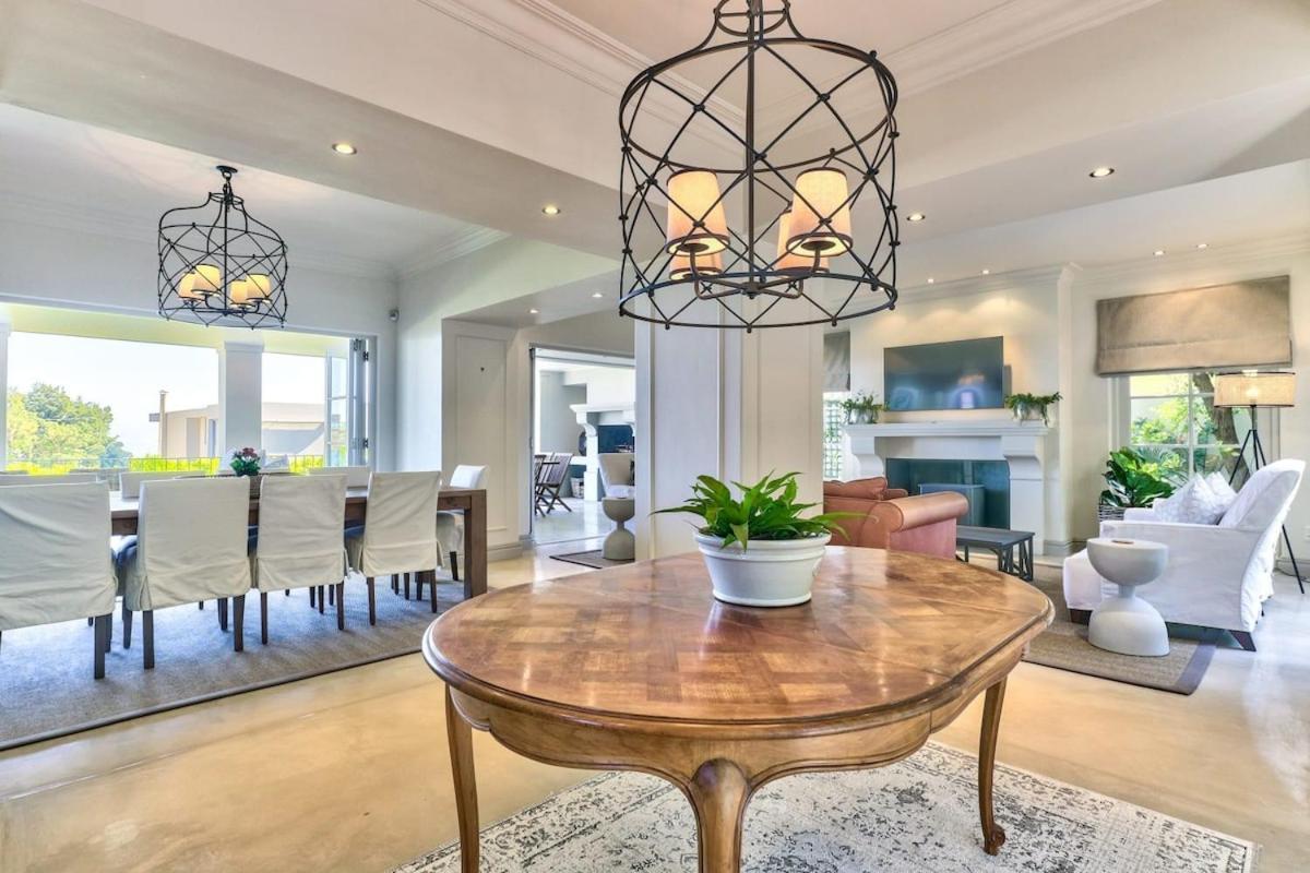 Lush Family In Prestigious Area * Cape Town