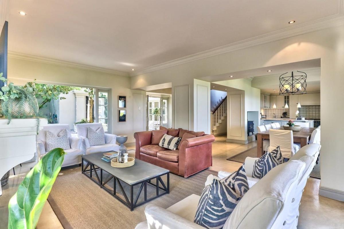 Villa Lush Family In Prestigious Area